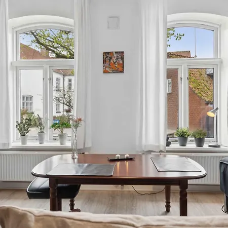 Cozy In Apartment *